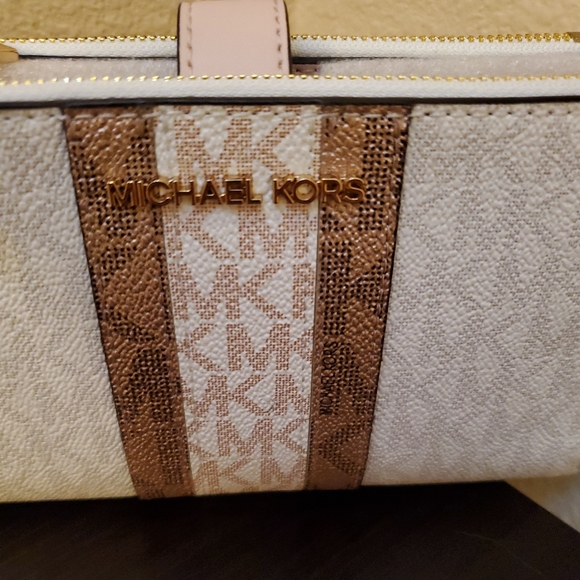 - Michael kors Signature Jet Set Medium Double Zip Wristlet Wallet - Picture 2 of 11